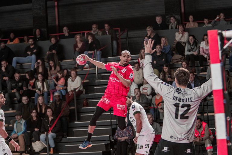 HANDBALL – US Ivry – Suivi quotidien de la charge d’entraînement pendant la pré-saison avec Myocene I Etude de Cas